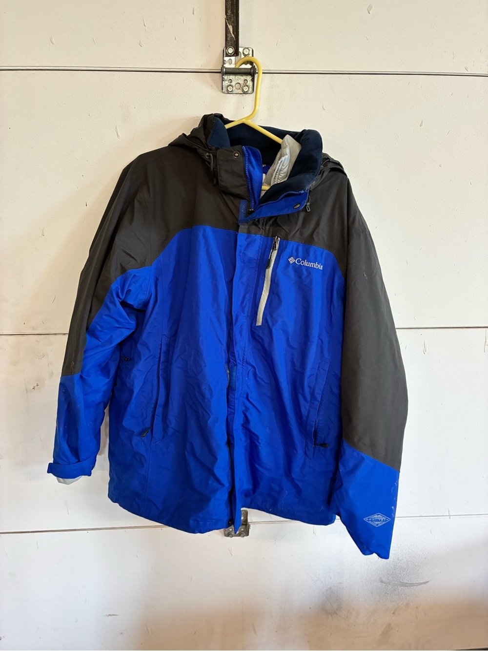 Columbia Men's Royal Blue and Black Ski Jacket with Hood